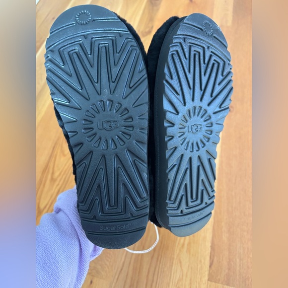 Ugg Classic Cozy Bootie in Black Size 7 New - Picture 6 of 9